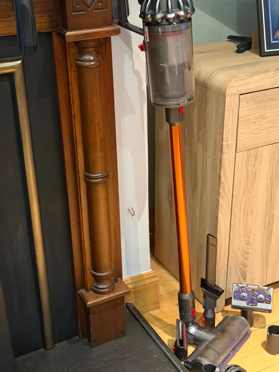 DysonV8 vacuum cleaner - Image 1