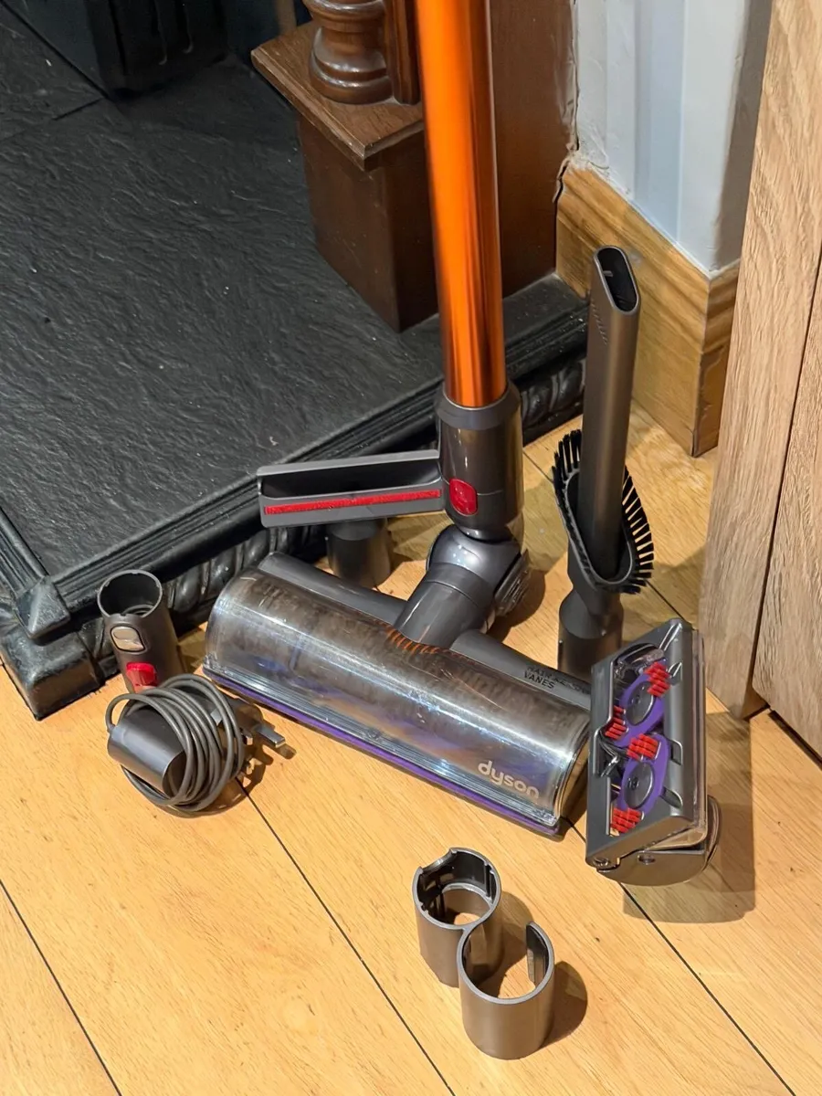DysonV8 vacuum cleaner - Image 4