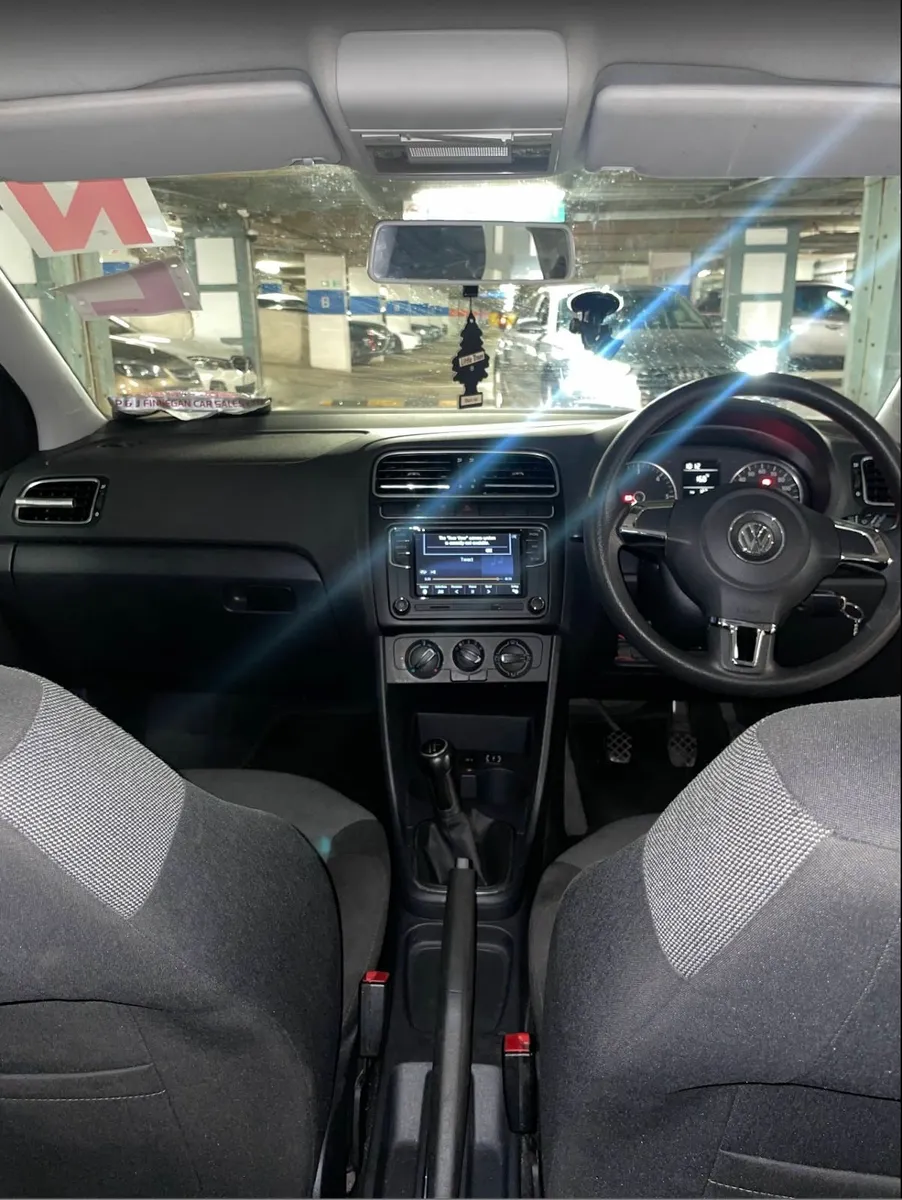 Volkswagen Polo 2011 - Image 2