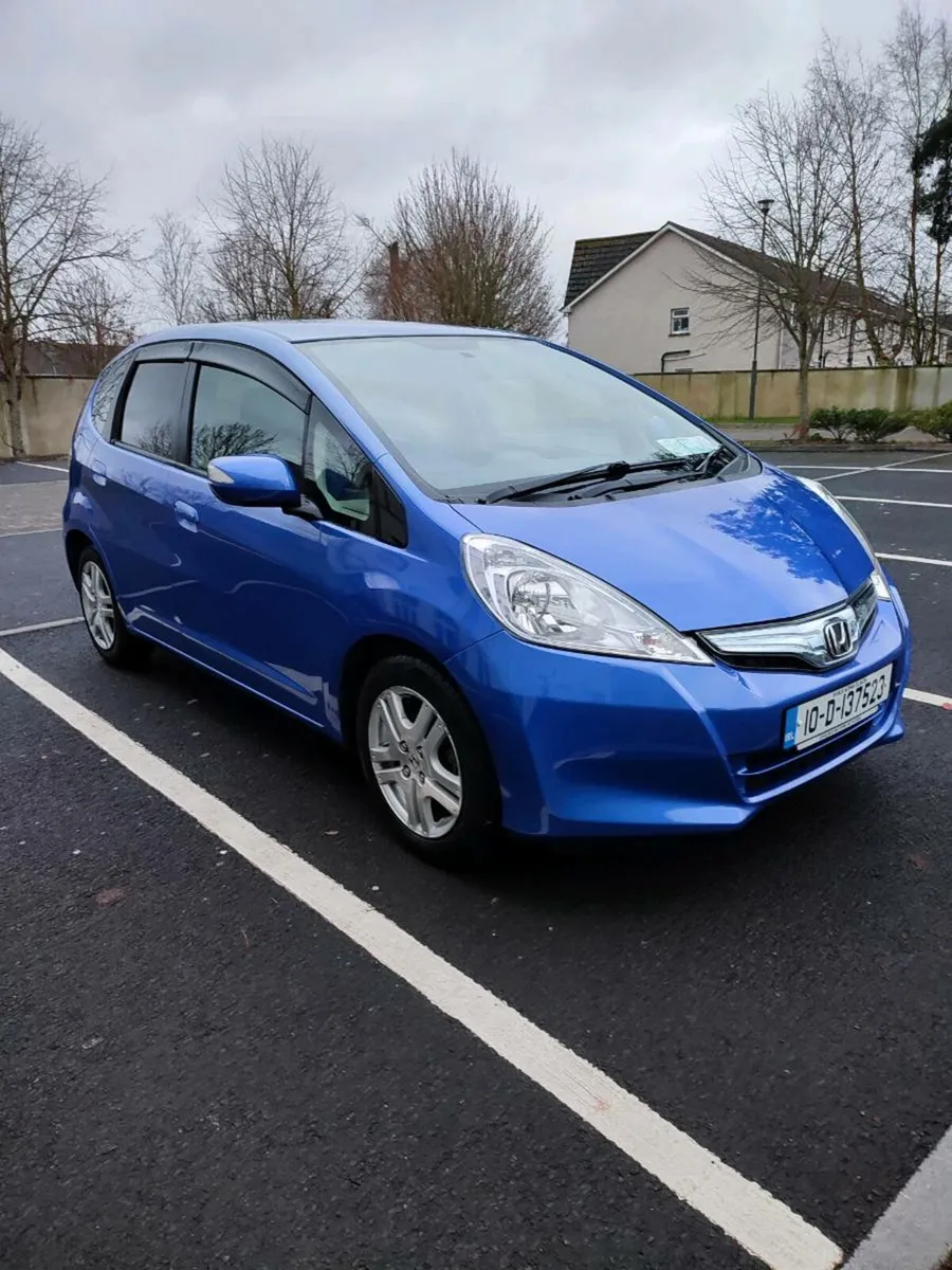 2010 Honda Fit Hybryd Automatic - Image 3