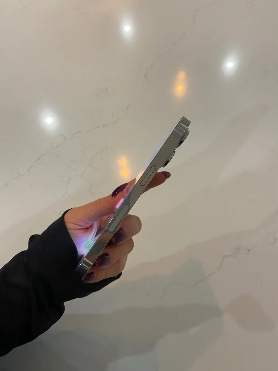 iPhone 14 Pro - Image 2