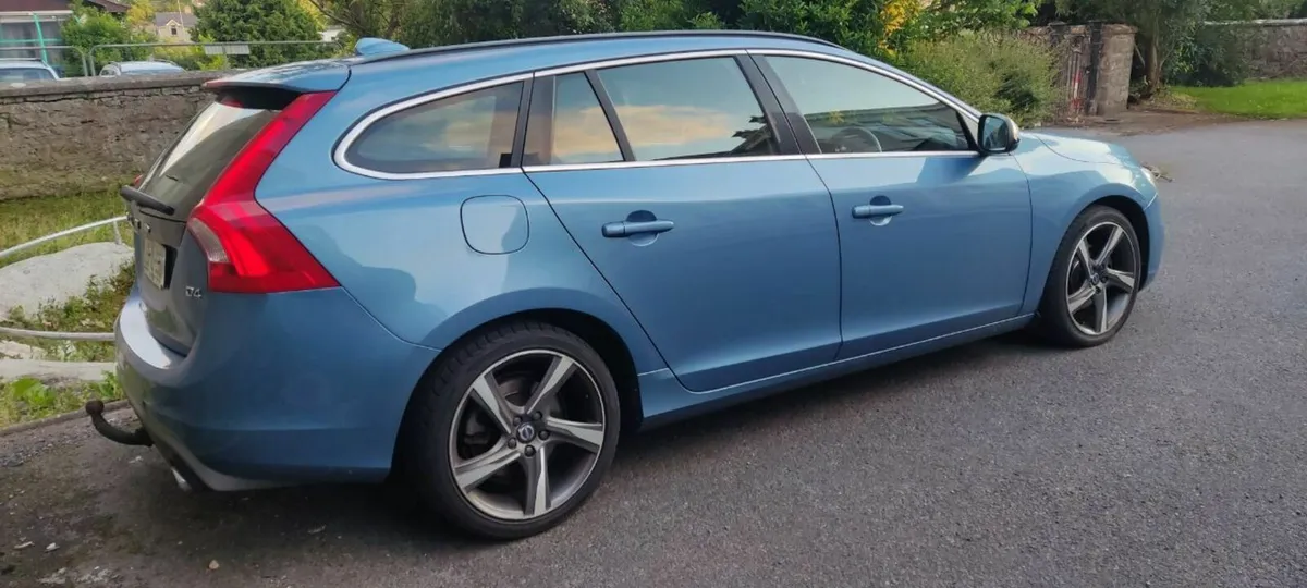 Volvo V60 2015 - Image 1