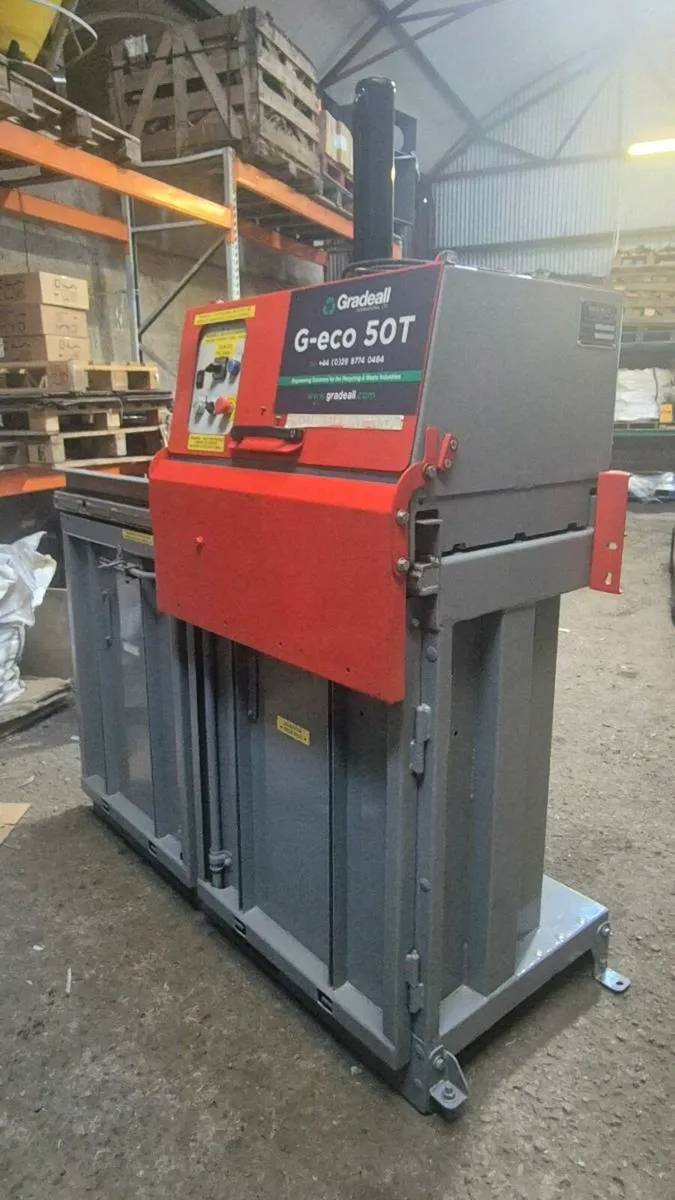 Cardboard baler compactor - Image 1