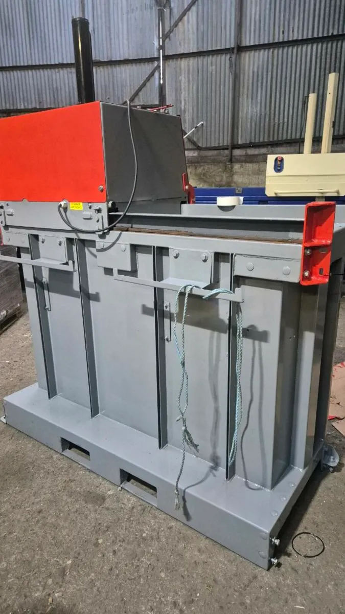Cardboard baler compactor - Image 3