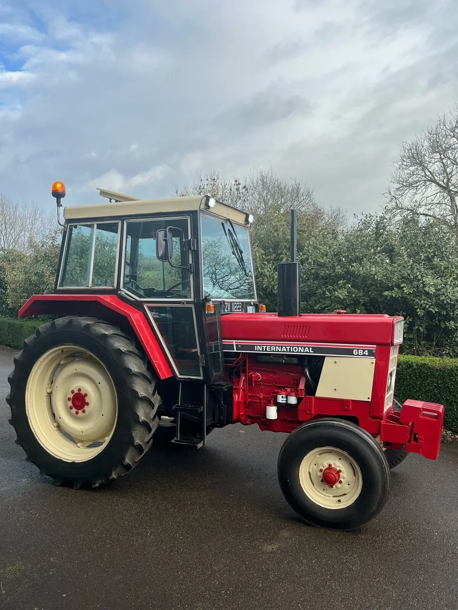 International 684 - Image 1