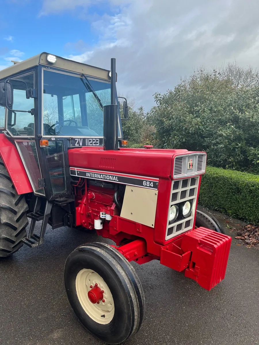 International 684 - Image 2