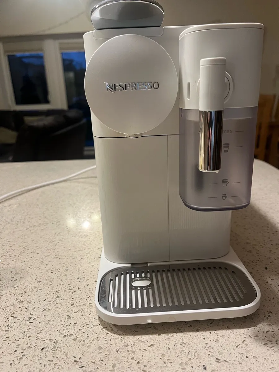 Lattissimo One Nespresso Coffee Machine - Image 2