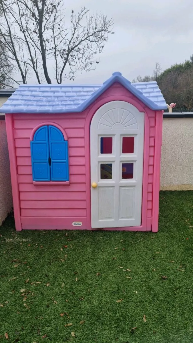 Pink children's outdoor play house, like new - Image 1