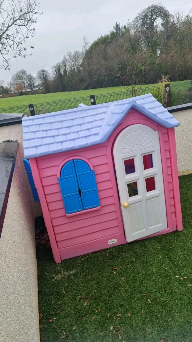 Pink children's outdoor play house, like new - Image 4