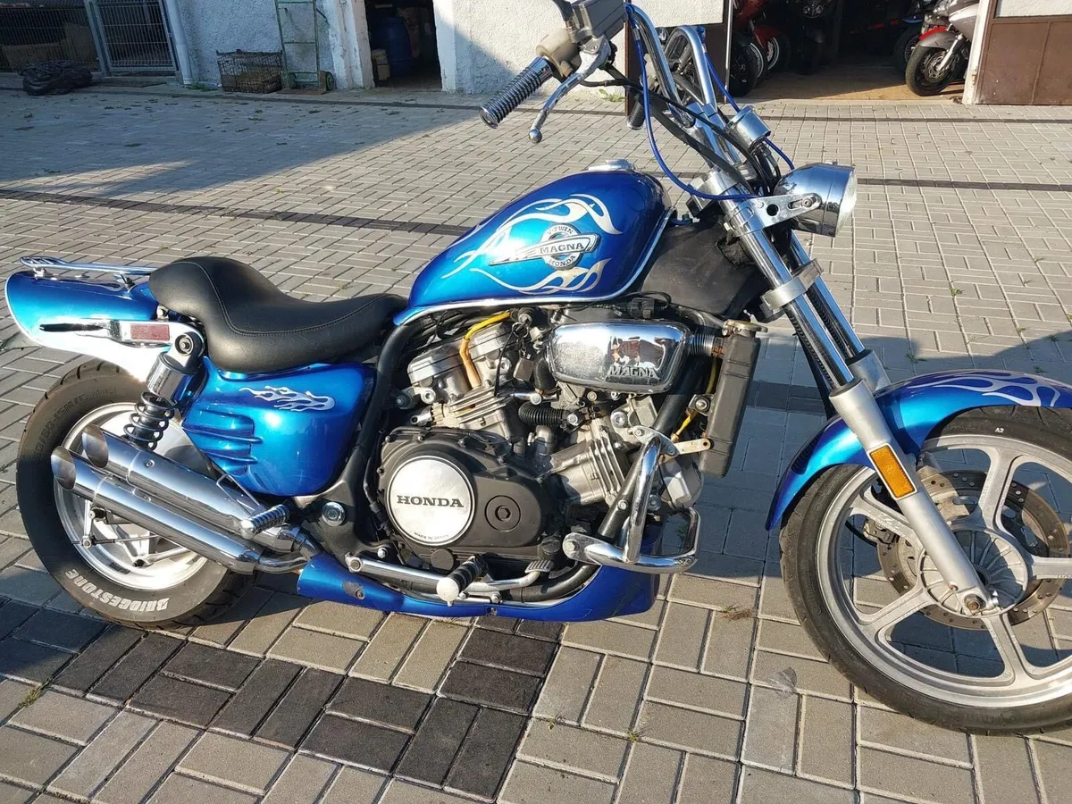 Honda Supernagna 700 - custom - Image 1