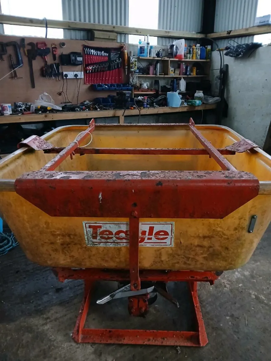 Fertilizer spreader - Image 2