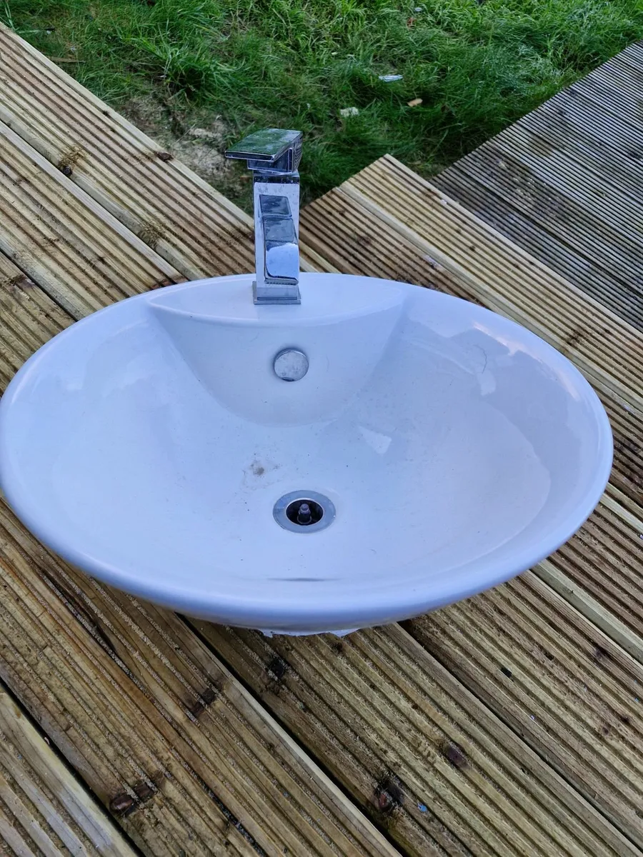 Bathroom basin - Image 1