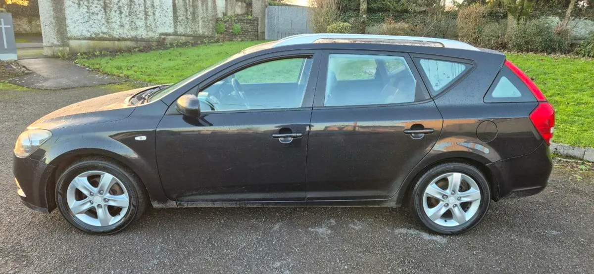 Kia Ceed estate - Image 2