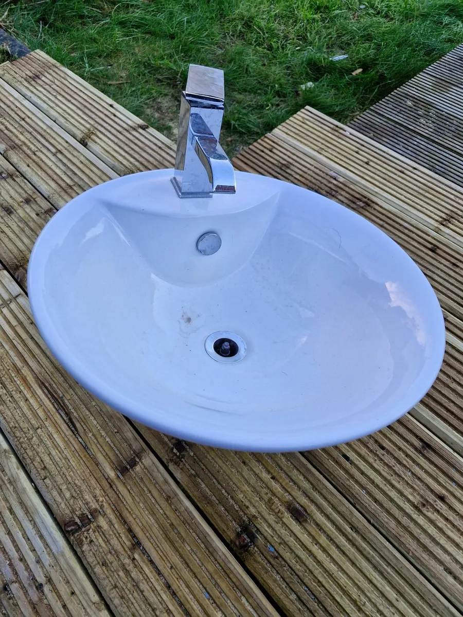 Bathroom basin - Image 2