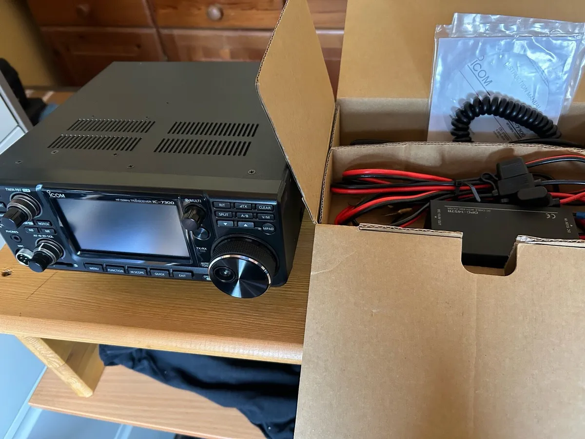 Ham radio icom ic 7300 boxed as new - Image 1