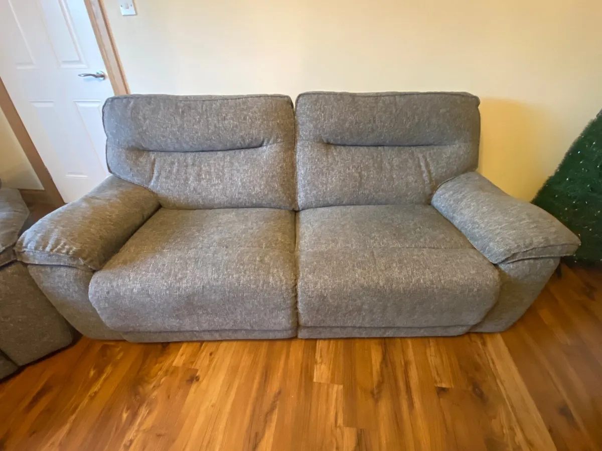 Recliner couches - Image 1
