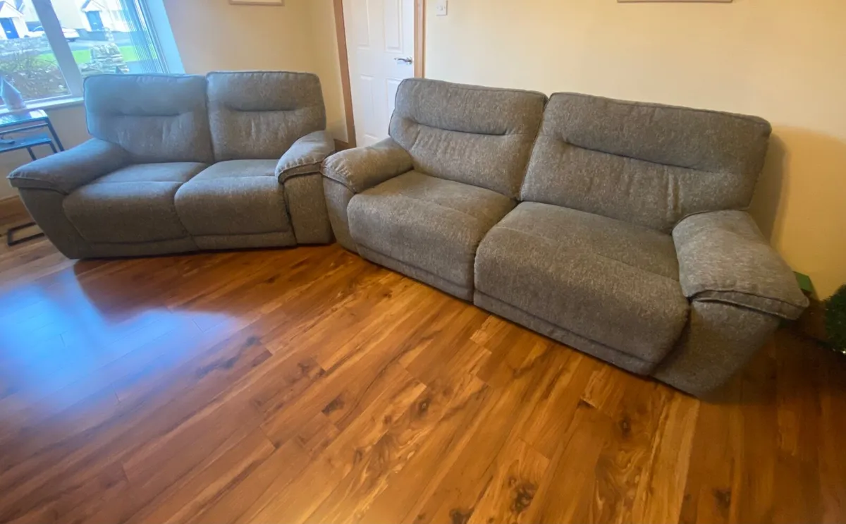 Recliner couches - Image 2