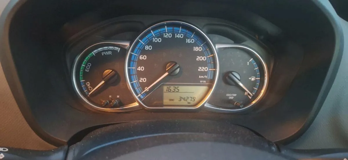 2017 toyota yaris - 34,000 k mileage low - Image 3