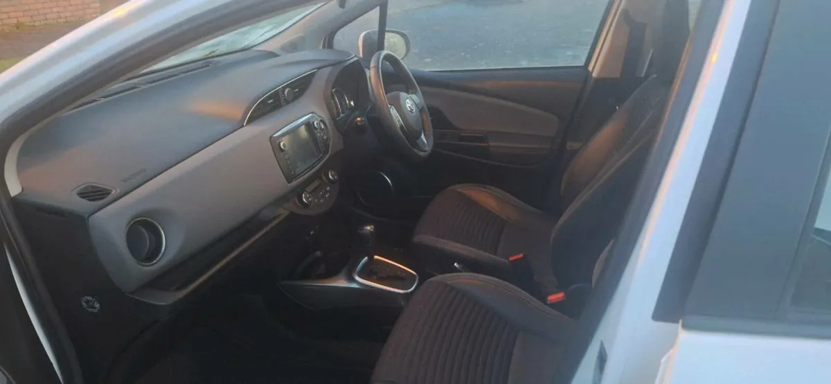 2017 toyota yaris - 34,000 k mileage low - Image 4