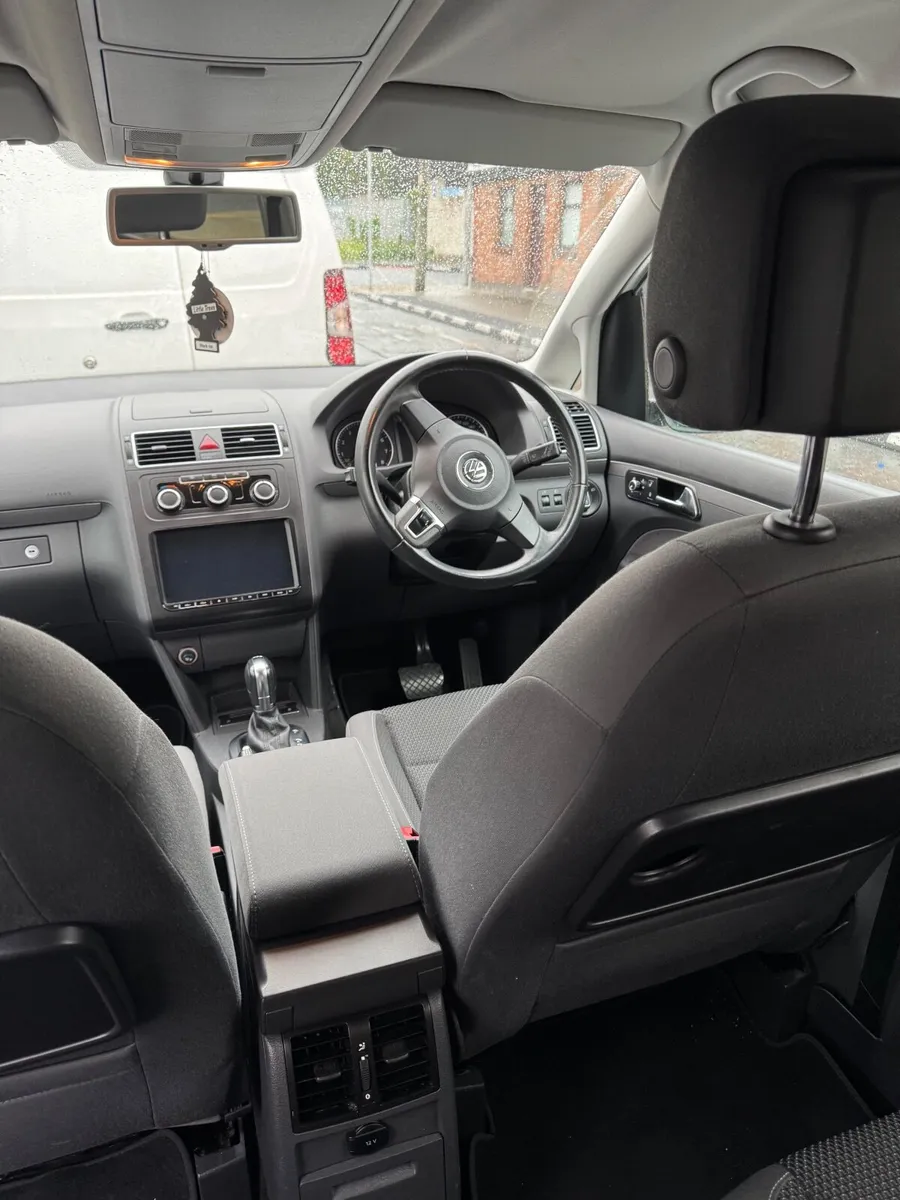 Volkswagen Touran 2013 - Image 2
