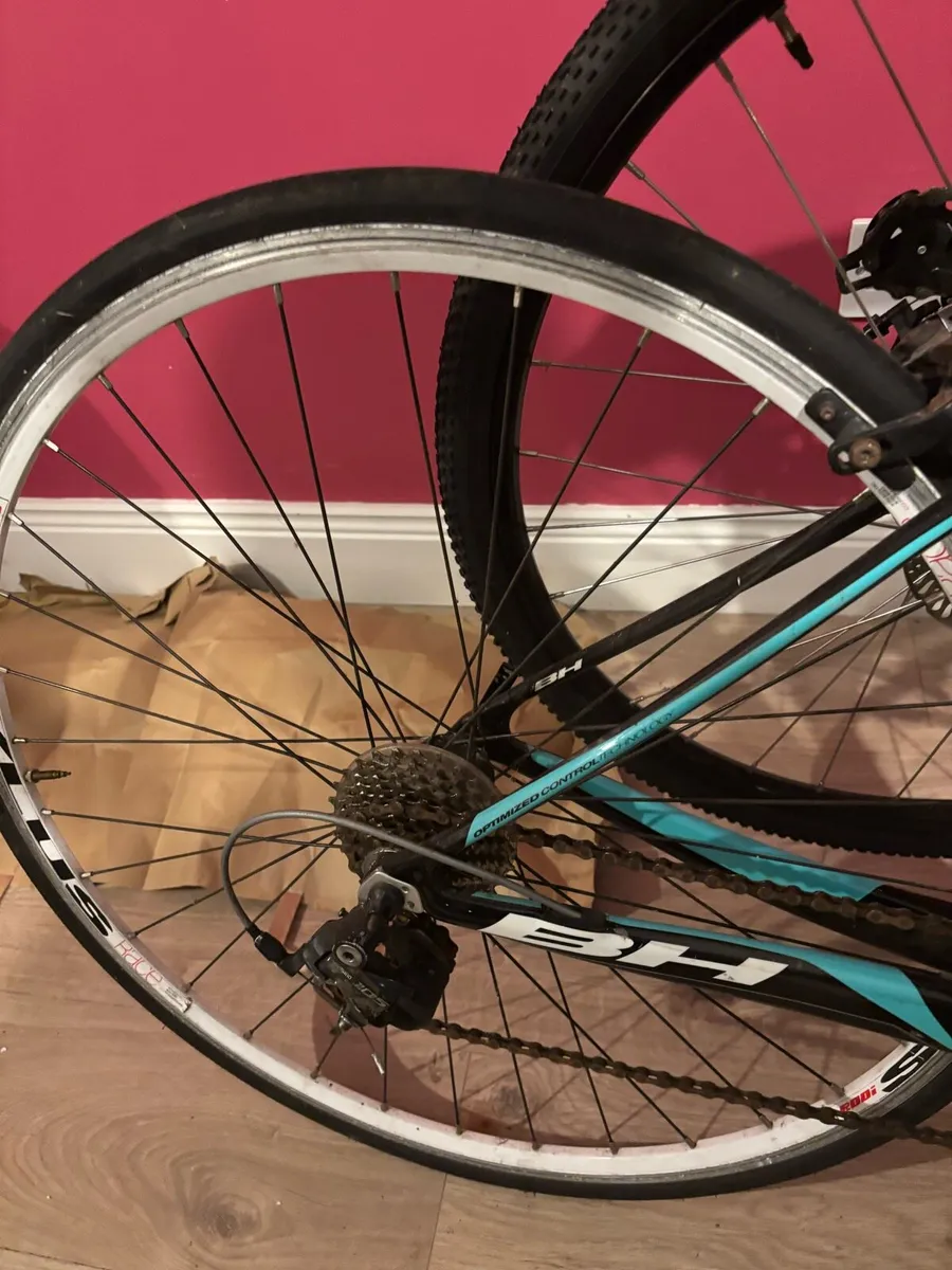 BH Carbon Fibre Ladies racingbike with size4shoe - Image 3