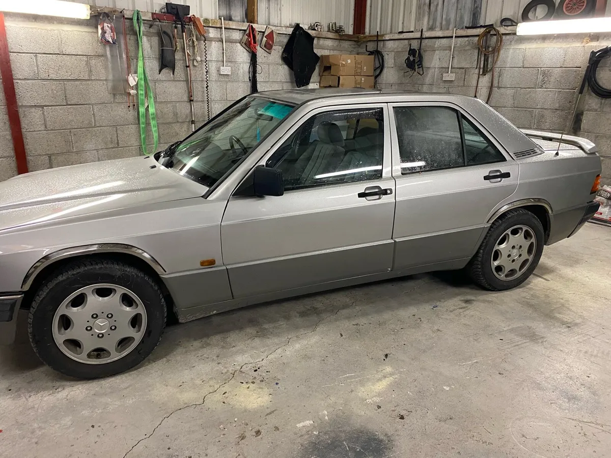 Vintage car - Image 1