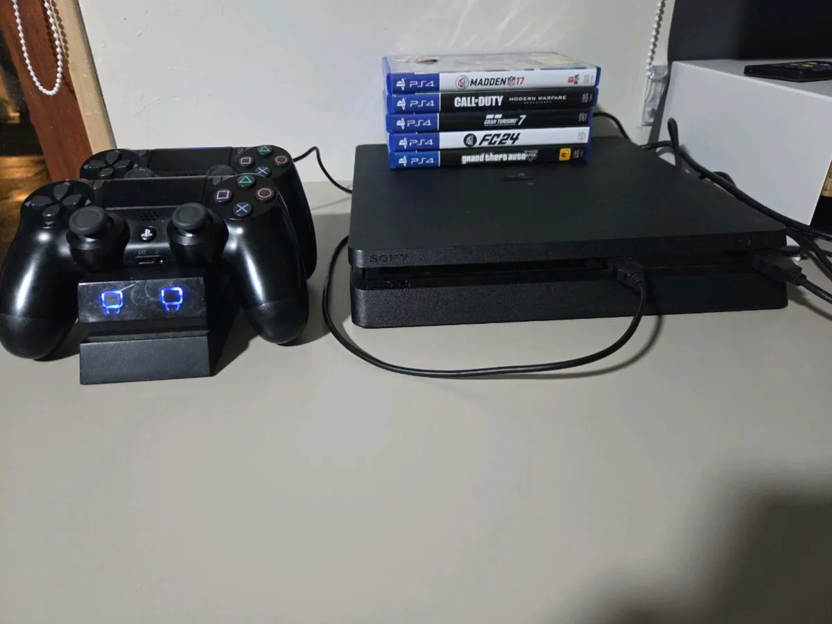 PS4 With all extras - Image 1