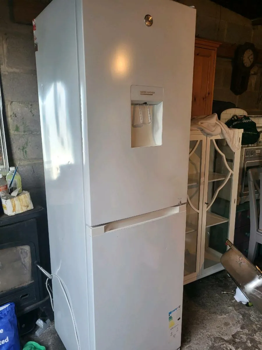 Hover fridge freezer - Image 3