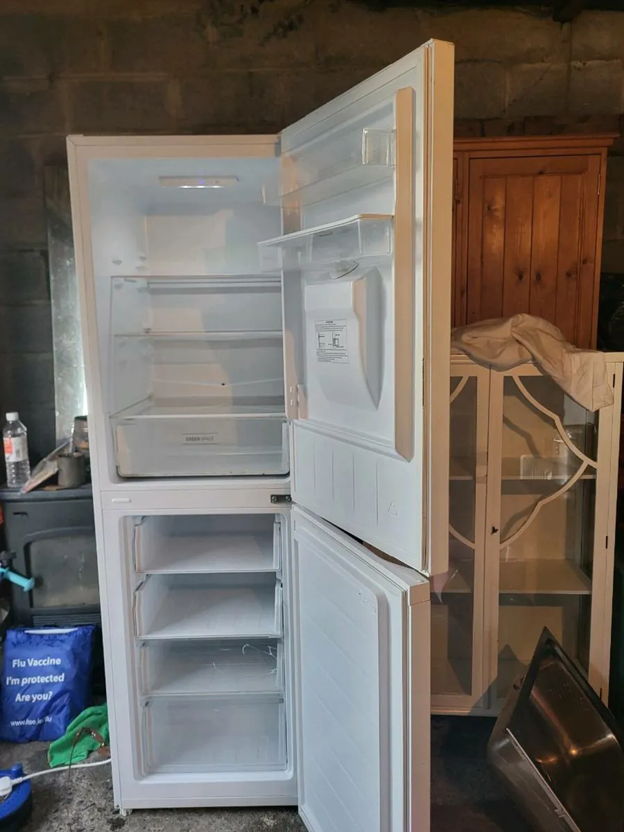 Hover fridge freezer - Image 4