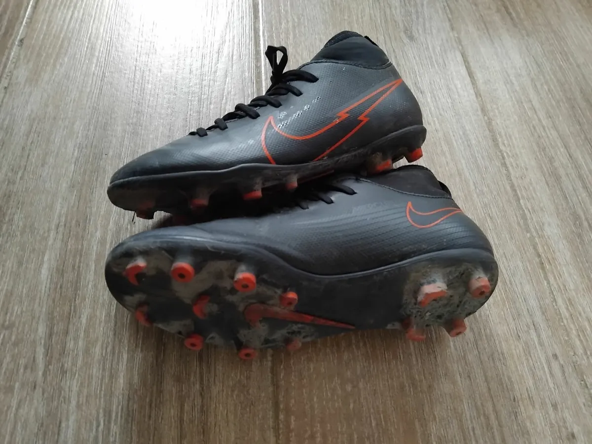 Nike Football Boots.  Size: UK2. - Image 3