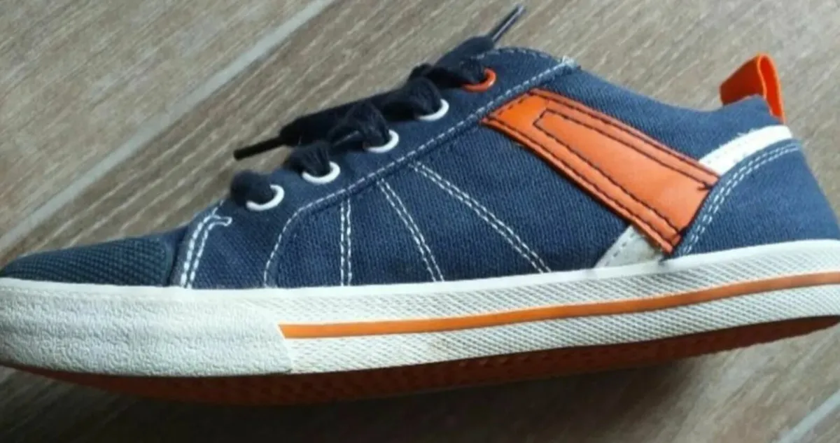 Geox Respira Shoes in box.  Size: EU 32. - Image 3