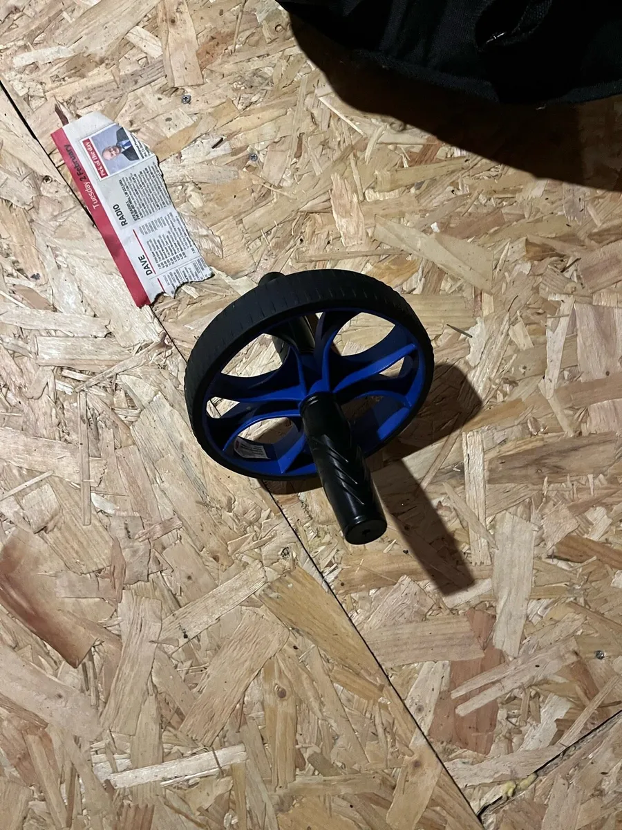 Ab roller and knee mat - Image 1