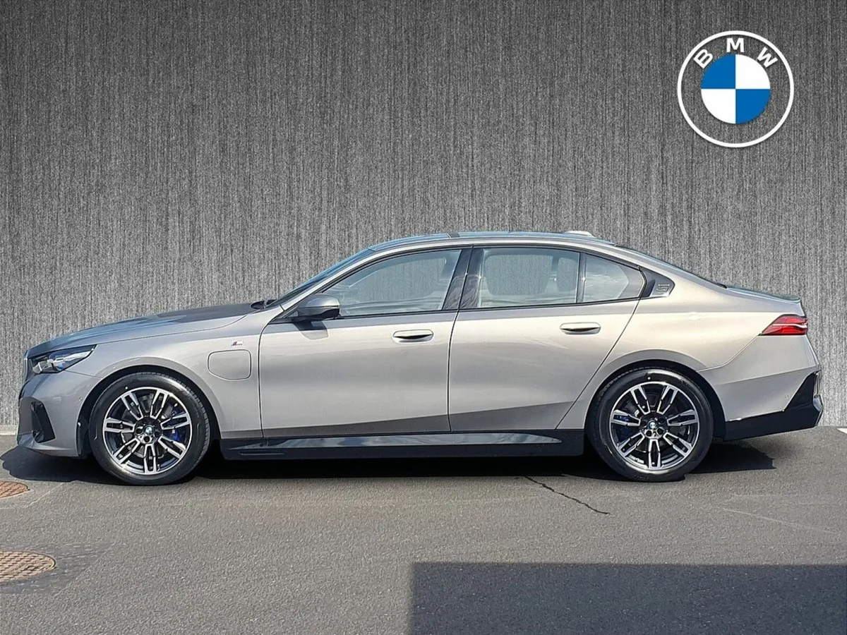 BMW 5-Series 530e M Sport Saloon - Image 4