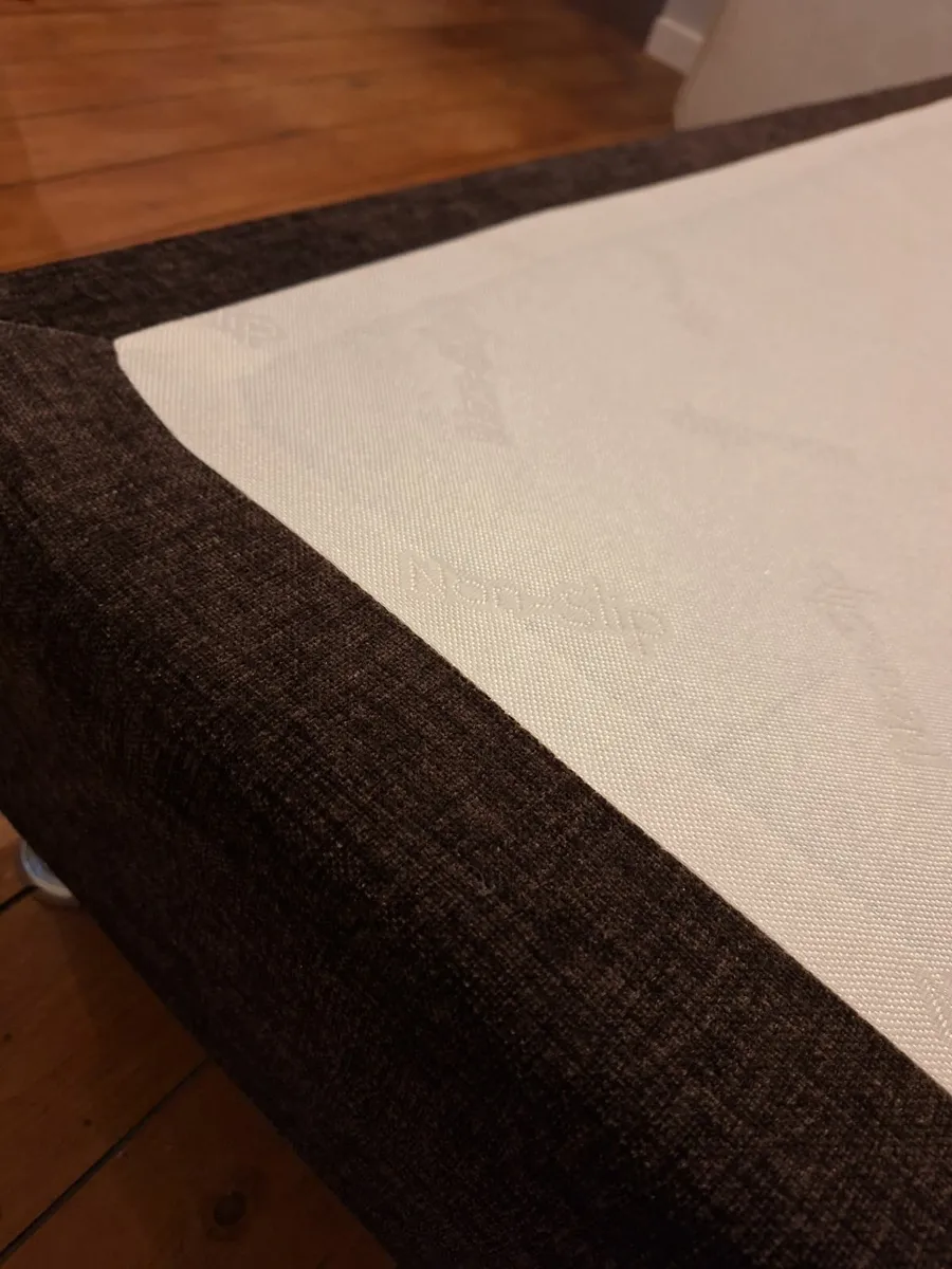 King size bed - Image 4