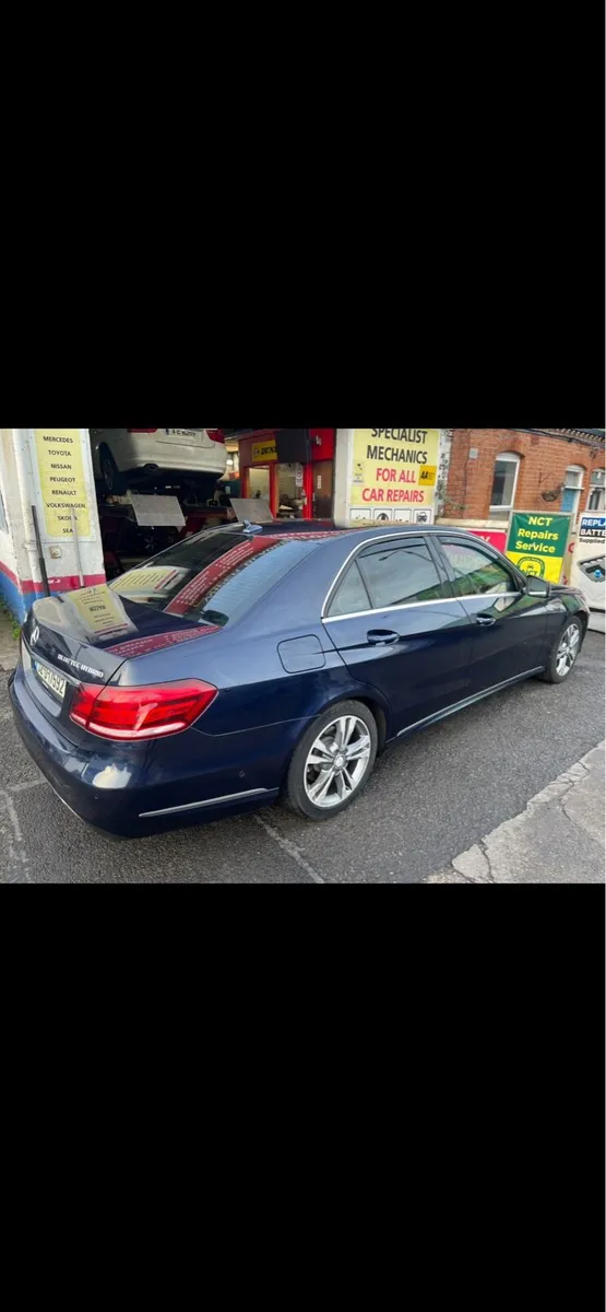 Mercedes Benz E300 hybrid - Image 2