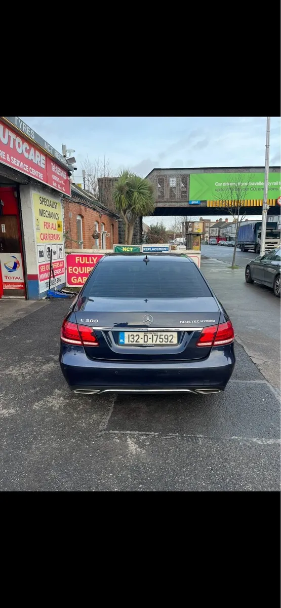 Mercedes Benz E300 hybrid - Image 3