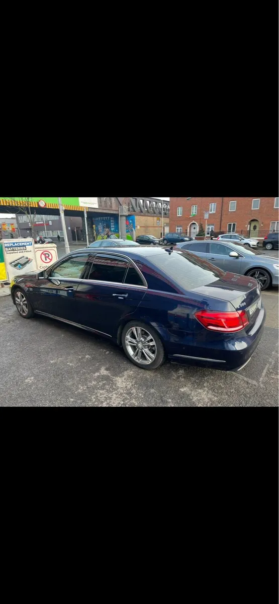 Mercedes Benz E300 hybrid - Image 4