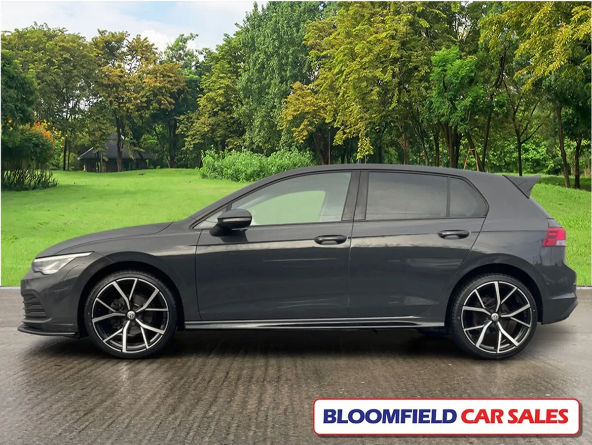 Volkswagen Golf 2.0 TDI LIFE 5DR // UPGRADED ALLOY - Image 4