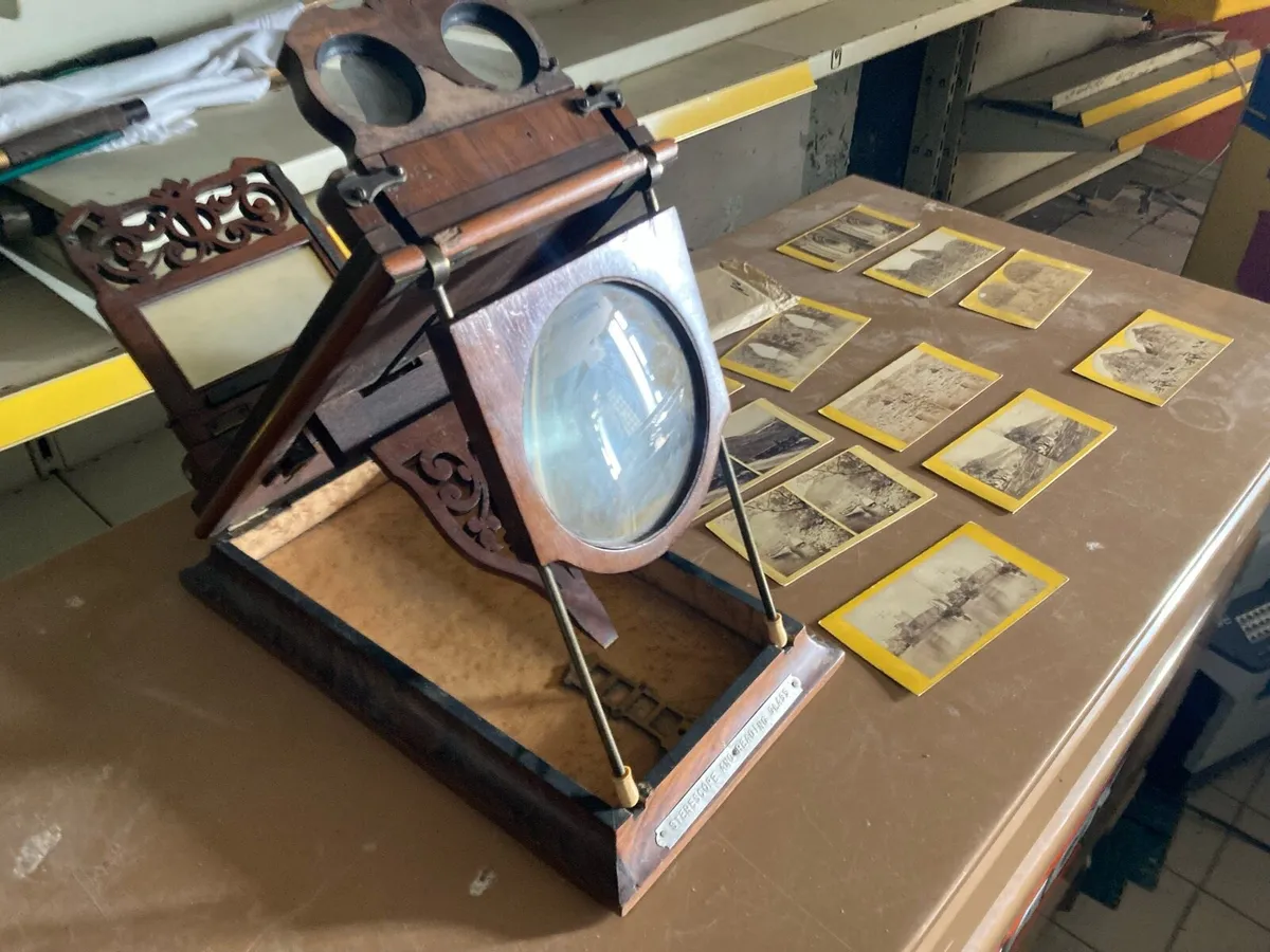 19th century mahogany stereoscope viewer - Image 1