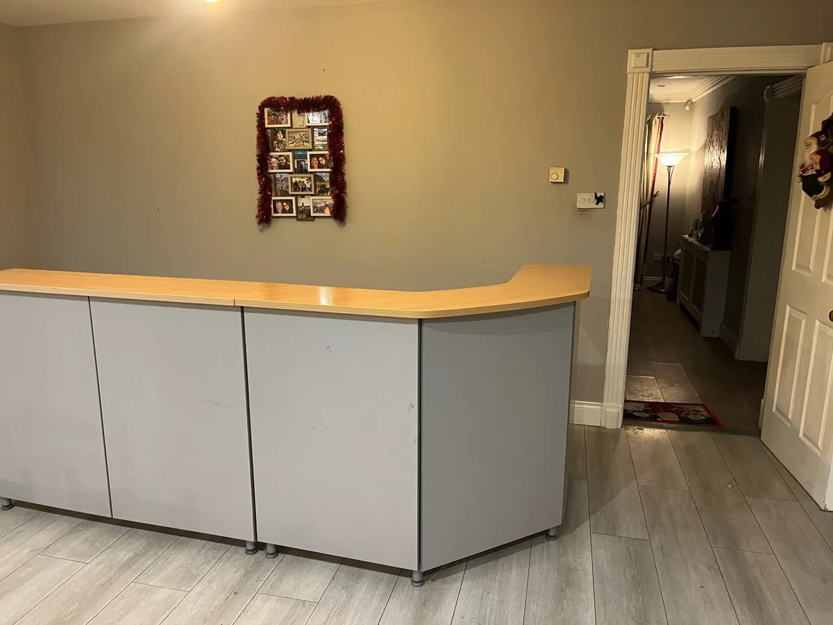 Reception counter storage units chairs - Image 1