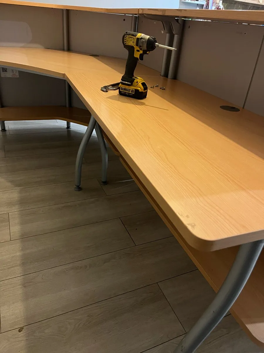 Reception counter storage units chairs - Image 2