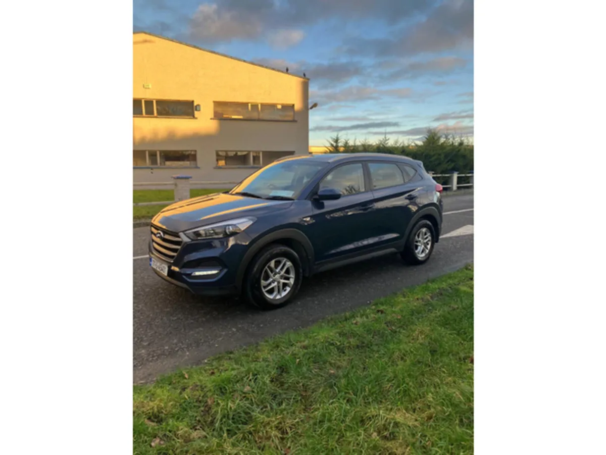 Hyundai Tucson IX35 1.7 COMFORT 5DR - Image 1