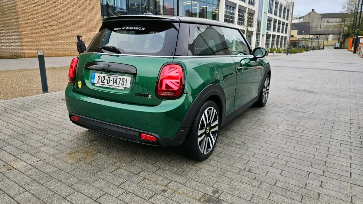2021 MINI Cooper S Electric - Image 4
