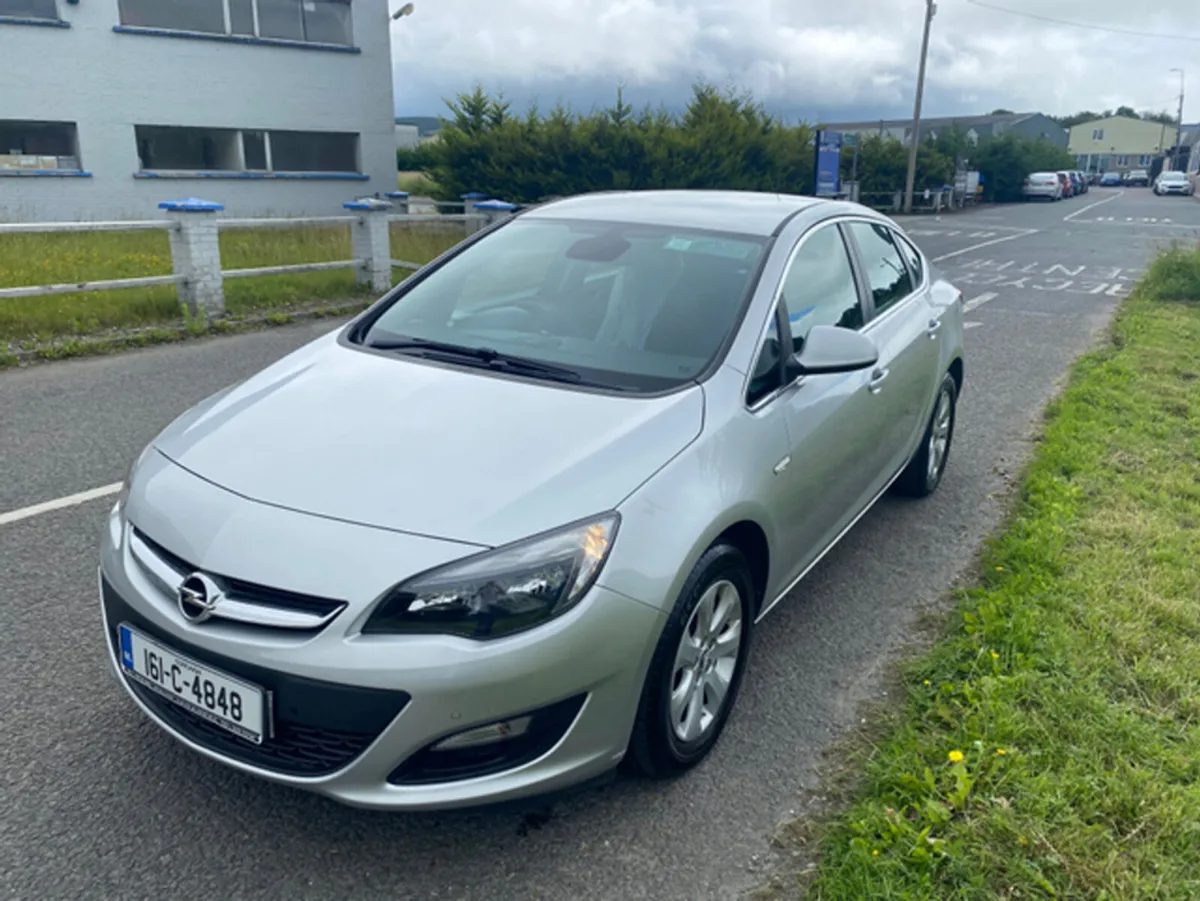 Opel Astra SALOON 1.4 I 4DR - Image 4