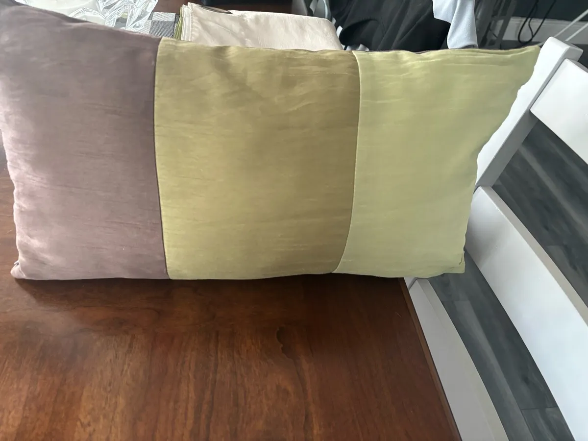 Bed set and curtains - Image 3