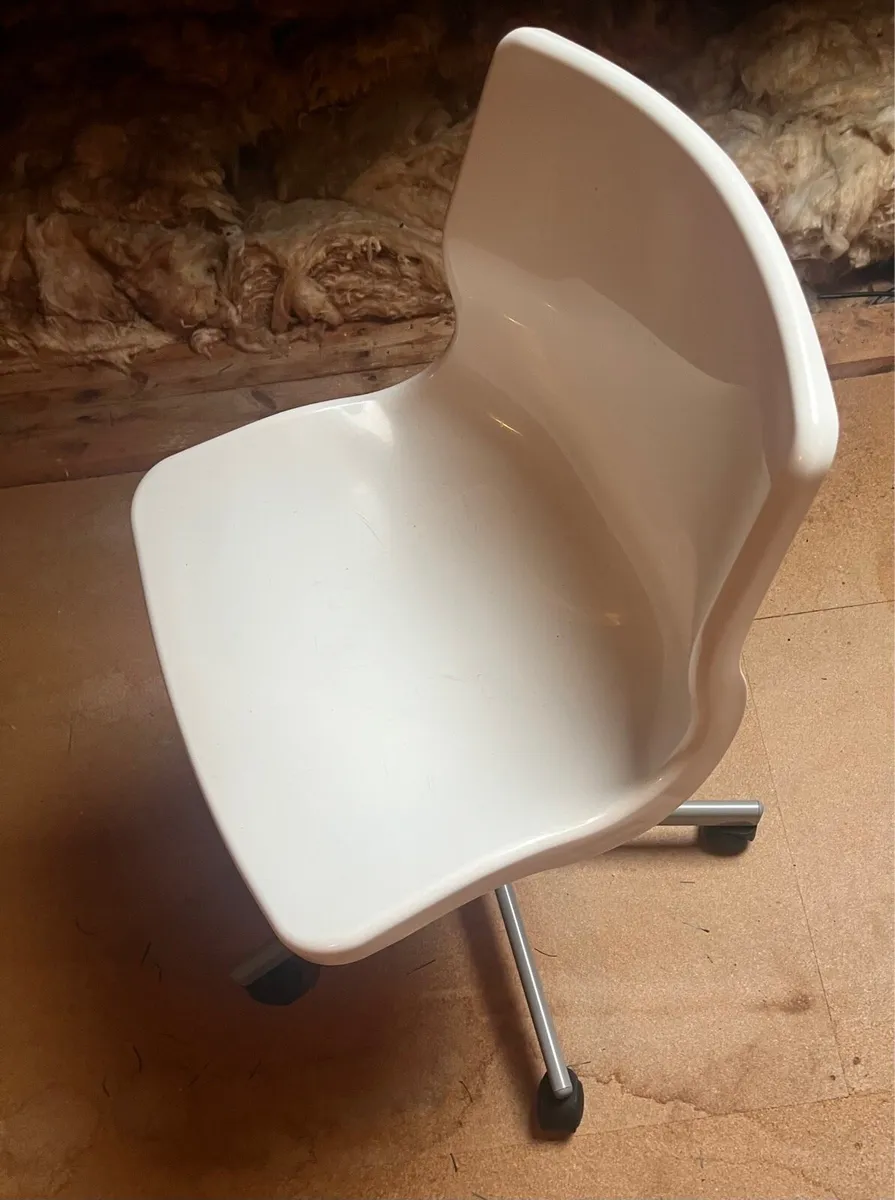 Study chair - Image 1