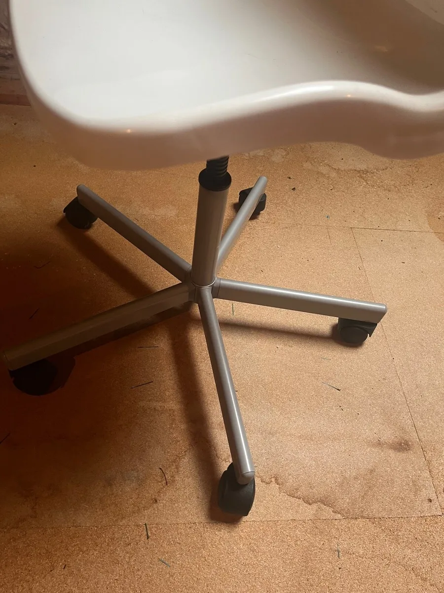 Study chair - Image 2