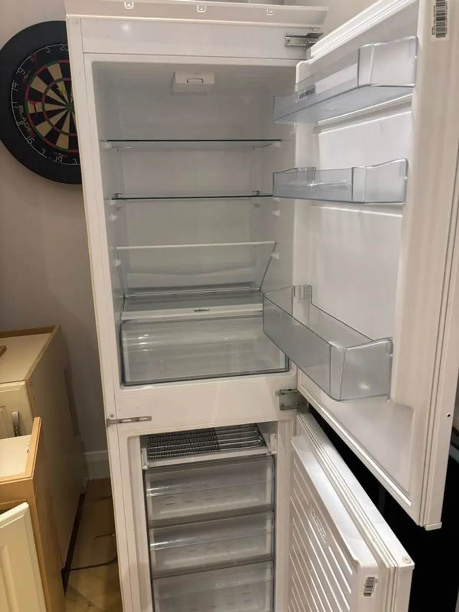 50/50 fridge freezer - Image 2