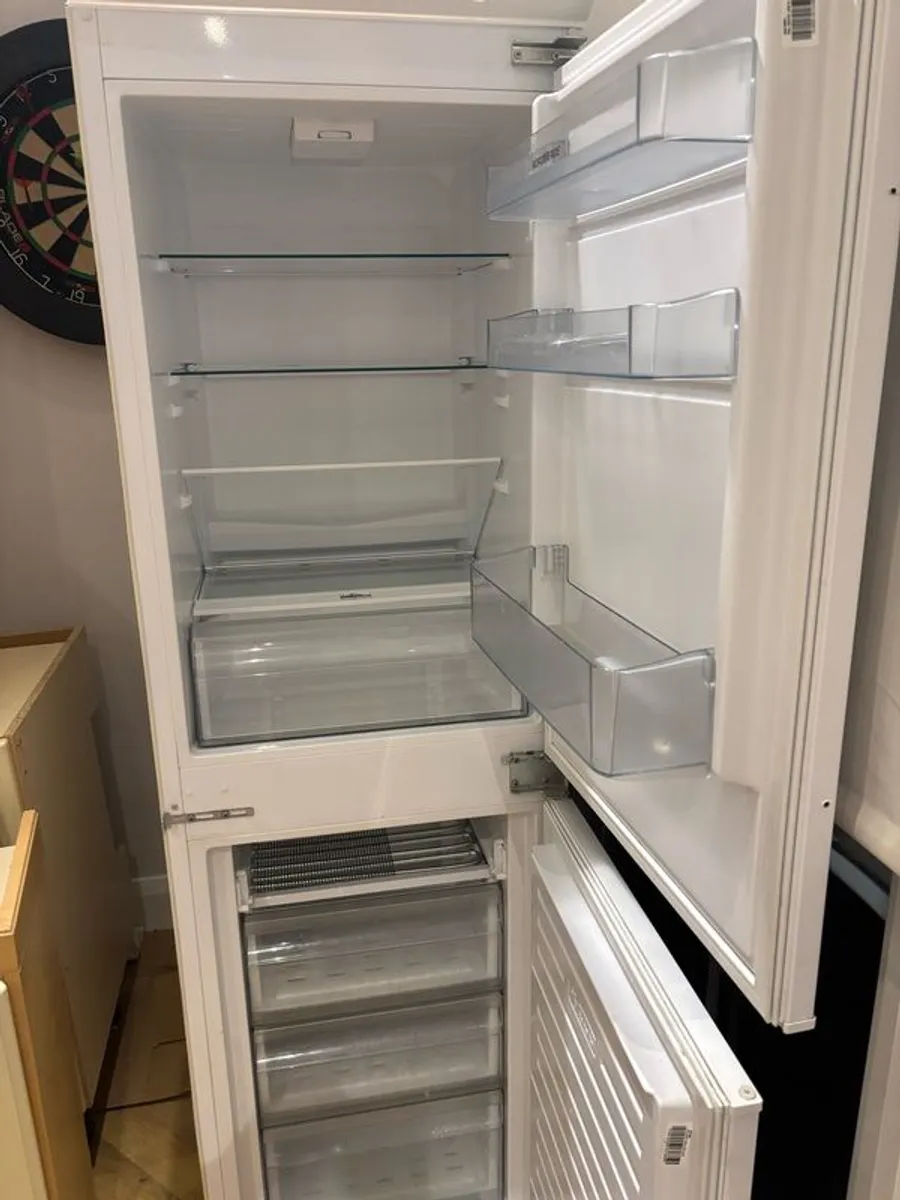 50/50 fridge freezer - Image 3