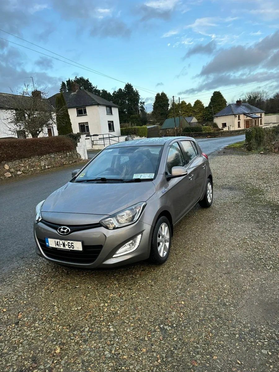 141 HYUNDAI  i20 Blue Drive  1 owner  Nct + Taxed - Image 2
